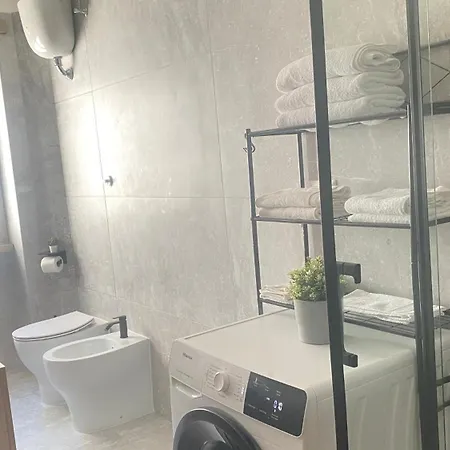 Modern 2 Bedroom Flat With Private Parking - Apartamento Roma
