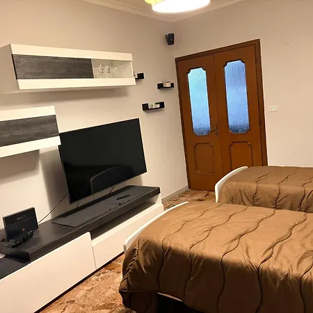 Apartamento Modern 2 Bedroom Flat With Private Parking -