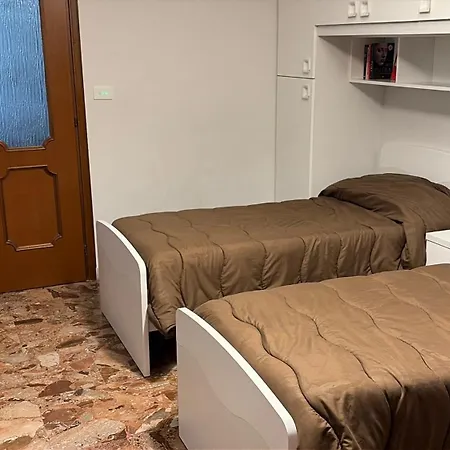 Modern 2 Bedroom Flat With Private Parking - Apartamento *