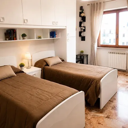 Apartamento Modern 2 Bedroom Flat With Private Parking -