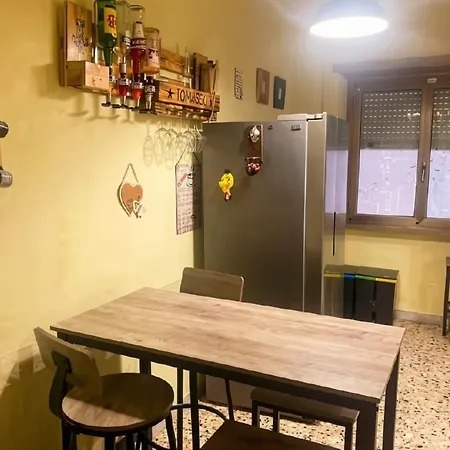 Modern 2 Bedroom Flat With Private Parking - *