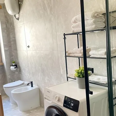 Apartamento Modern 2 Bedroom Flat With Private Parking - *