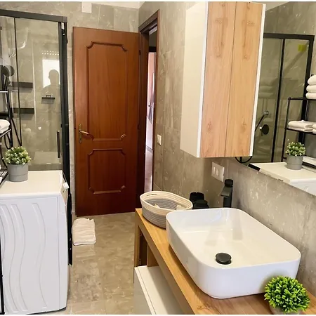 Apartamento Modern 2 Bedroom Flat With Private Parking - *