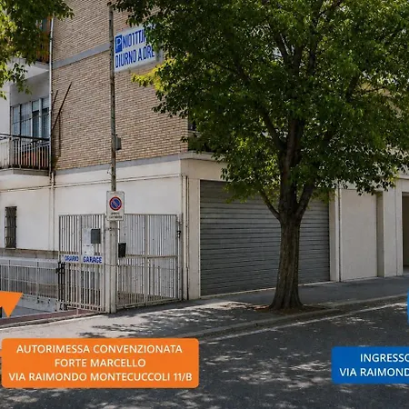 Modern 2 Bedroom Flat With Private Parking - Roma