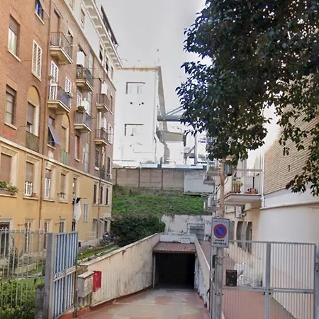 Modern 2 Bedroom Flat With Private Parking - Apartamento Roma
