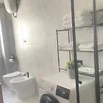 Modern 2 Bedroom Flat With Private Parking - 아파트 로마