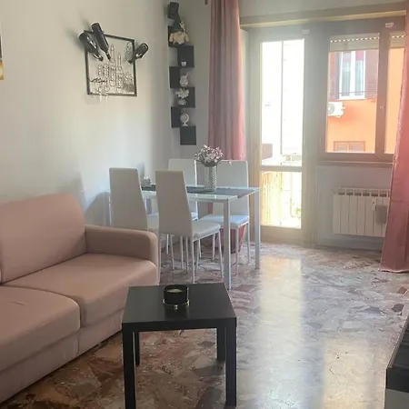 Flat Con Balcone Aperta Apartamento *