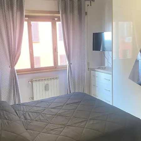 Flat Con Balcone Aperta